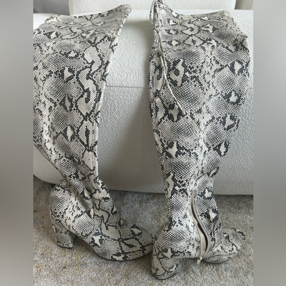Thigh high snake skin boots - Picture 3 of 11